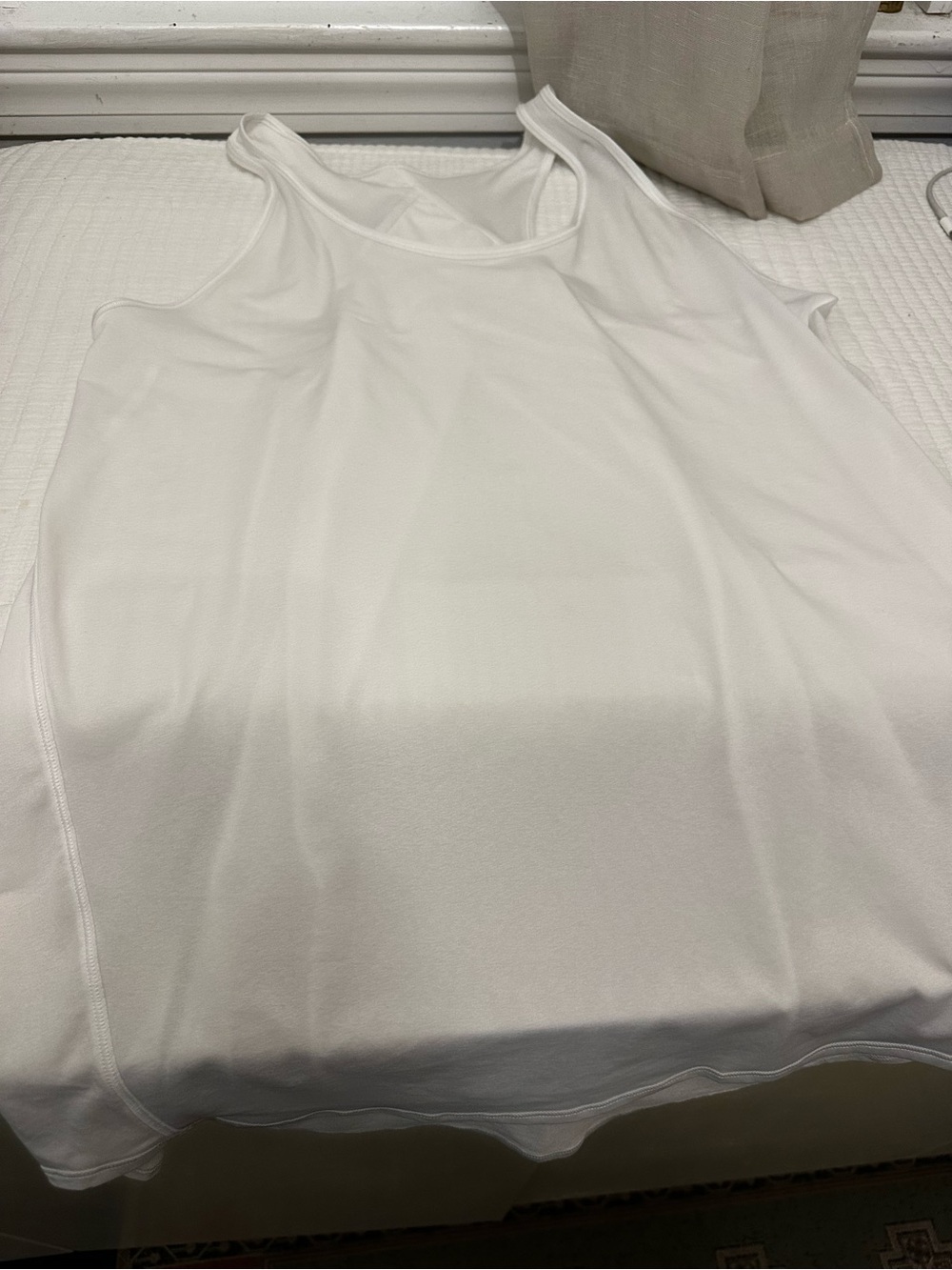 Lululemon White Sleeveless Tank Top size 10